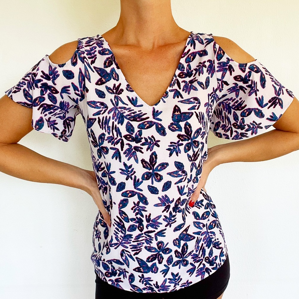 c&e neon tropical print cold shoulder blouse size small